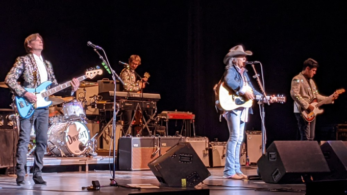 Dwight Yoakam at Abraham Chavez Theatre